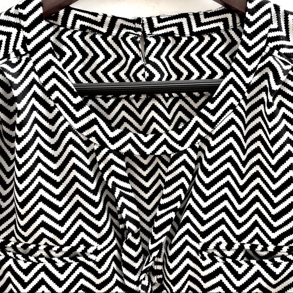 French Connection Black & White Chevron Hi-lo Top - Picture 2 of 5